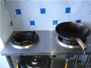 饭店用双眼炉具，非常好用。火力大，自家用也可以。